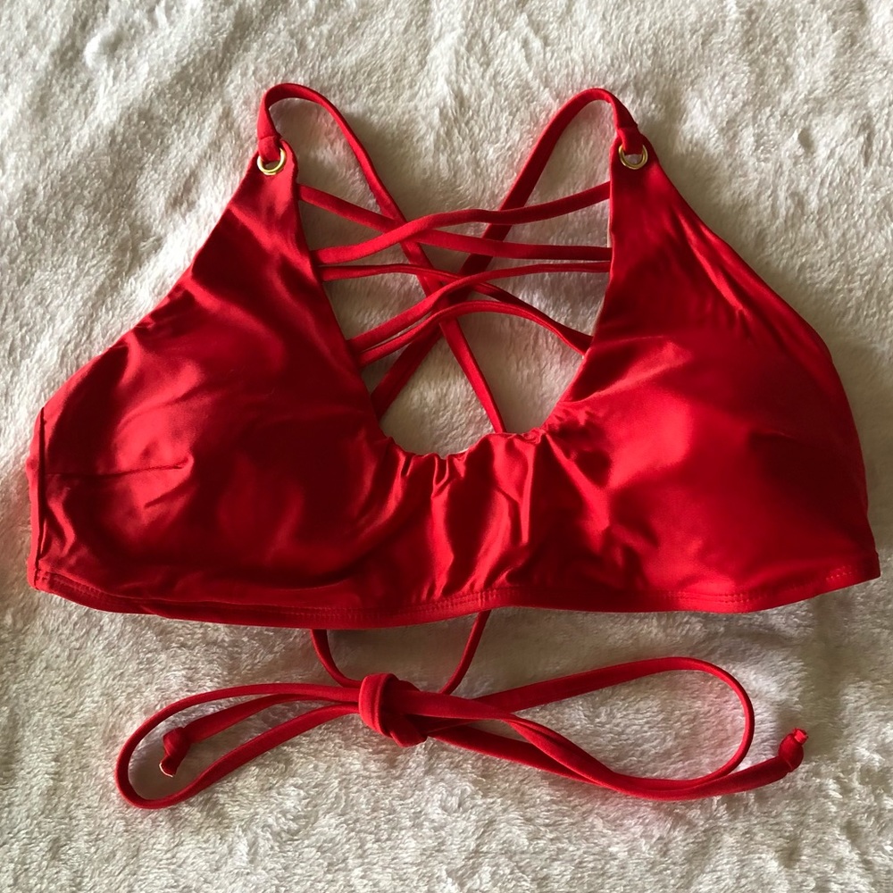 🆕 Criss Cross center front top